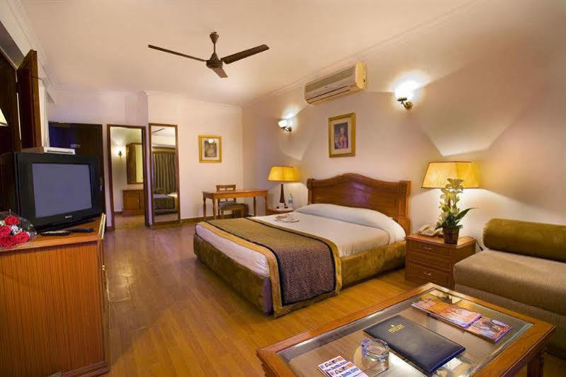 The Bmk Hotel Greater Kailash Deli Exterior foto